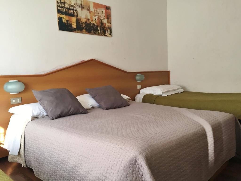 Hotel Ambra มิลาน ภายนอก รูปภาพ