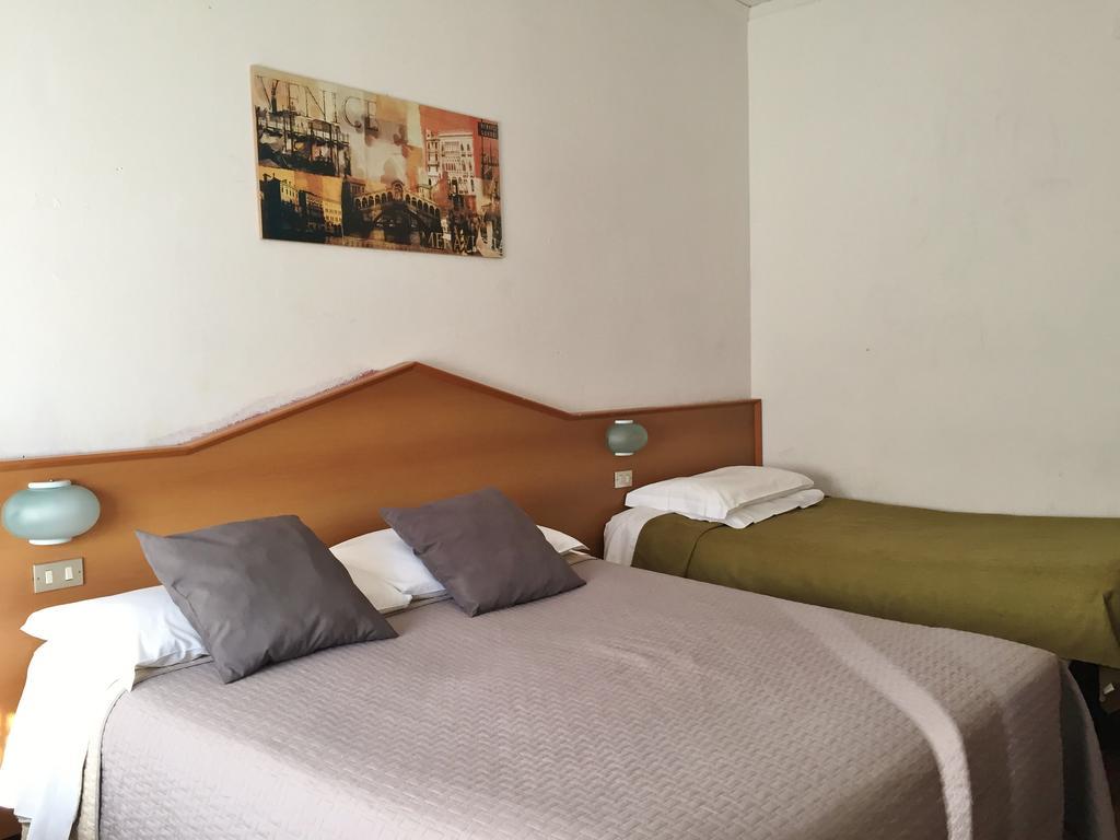 Hotel Ambra มิลาน ภายนอก รูปภาพ