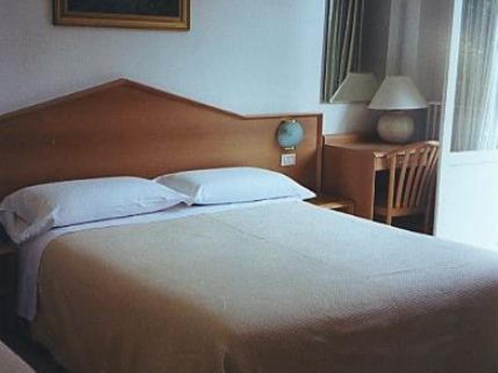 Hotel Ambra มิลาน ภายนอก รูปภาพ